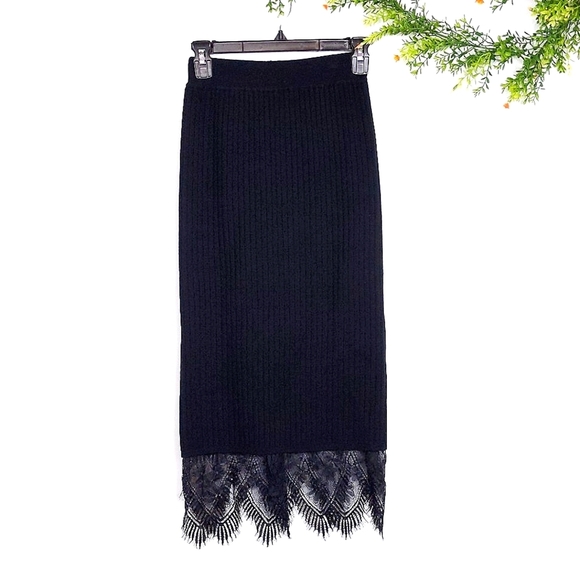 zero degrees Celsius Dresses & Skirts - 🆕🌿REVERSIBLE KNIT/LACE SKIRT🌿